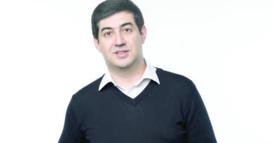 QUEENS TECH CORNER: Khamzat Asabev/SoftSmile QUEENS TECH CORNER: Khamzat Asabev/SoftSmile